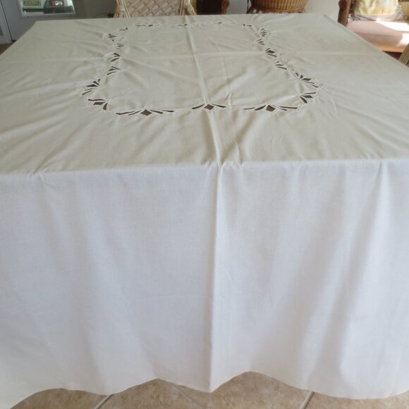 Large Formal Wilton Court Bone Art Deco Style Tablecloth 68" x 104" - Picture 3 of 8